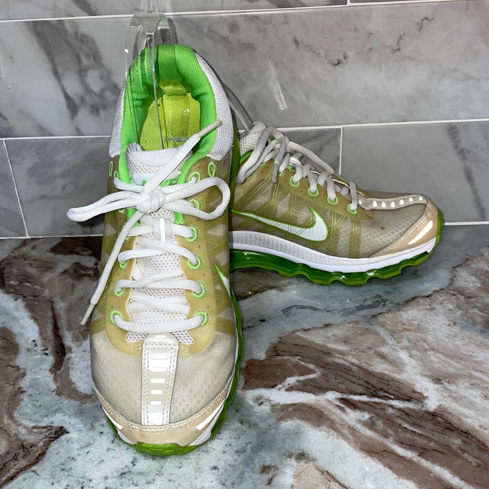 GUC Women's Nike Air Max 2009 White Action Green Size 7.5 #476784-100